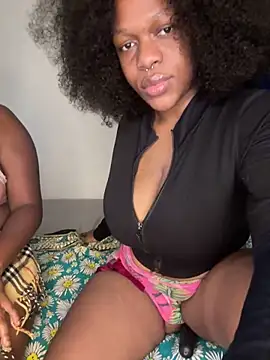 Boneca25 online show from February 6, 9:45 am