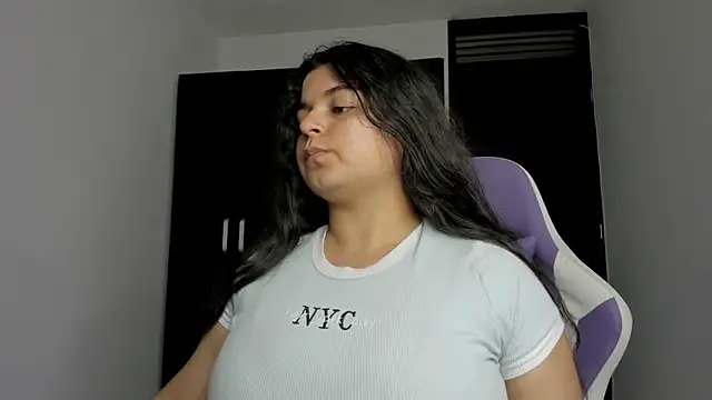 Snapshot of Little_Shaara chatting on January 28, 9:40 pm Little Shaara online show from January 28, 9:40 pm