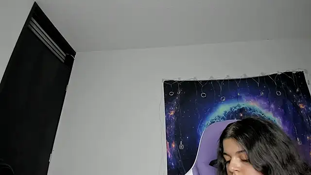 Snapshot of Little_Shaara chatting on February 2, 1:23 am Little Shaara online show from February 2, 1:23 am