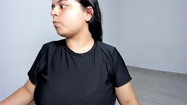 Snapshot of Little_Shaara chatting on March 20, 10:51 pm Little Shaara online show from March 20, 10:51 pm