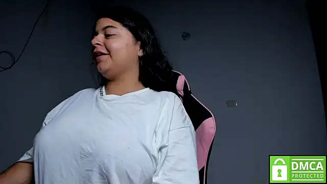 Snapshot of Little_Shaara chatting on October 29, 8:27 am Little Shaara online show from October 29, 8:27 am