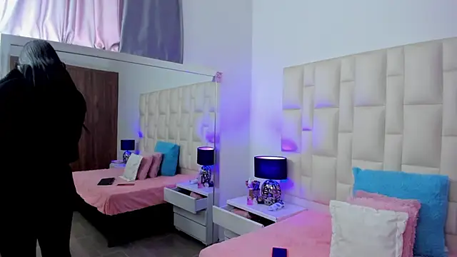 Ariana rouse online show from November 12, 4:29 pm