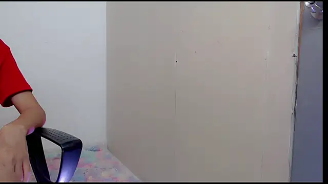 Snapshot of Alexxx_lov chatting on March 5, 12:33 pm Alexxx lov online show from March 5, 12:33 pm