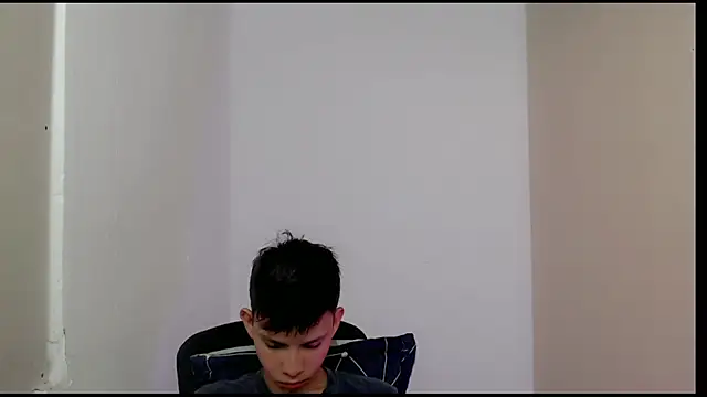 Snapshot of Alexxx_lov chatting on March 13, 12:35 pm Alexxx lov online show from March 13, 12:35 pm