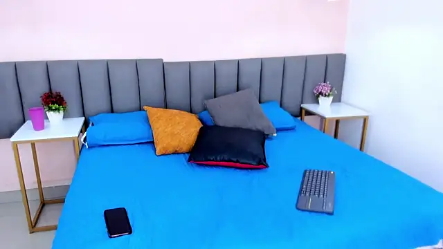 Snapshot of Dakkota_Fox chatting on February 6, 7:29 pm Dakkota Fox online show from February 6, 7:29 pm