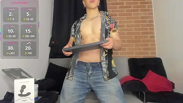 Snapshot of DavidX_X21_Strip chatting on September 18, 6:37 am DavidX X21 Strip online show from September 18, 6:37 am