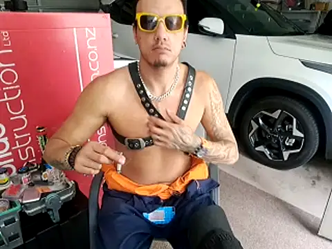 Snapshot of TAIZWRLD chatting on November 18, 12:05 am TAIZWRLD online show from November 18, 12:05 am