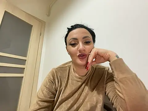 Snapshot of RaisaSalvi chatting on February 2, 4:32 pm RaisaSalvi online show from February 2, 4:32 pm