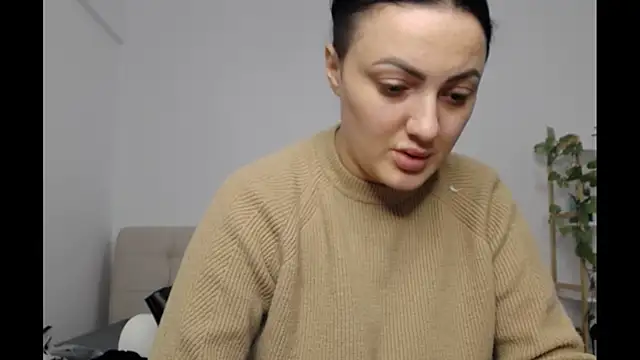 Snapshot of RaisaSalvi chatting on February 3, 11:53 am RaisaSalvi online show from February 3, 11:53 am