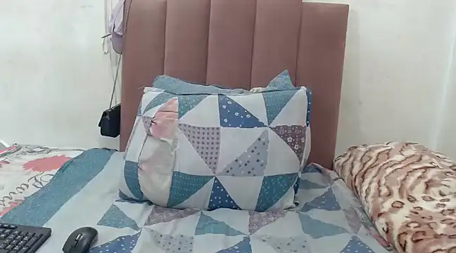 Snapshot of SexyLuna25 chatting on March 19, 5:39 pm SexyLuna25 online show from March 19, 5:39 pm