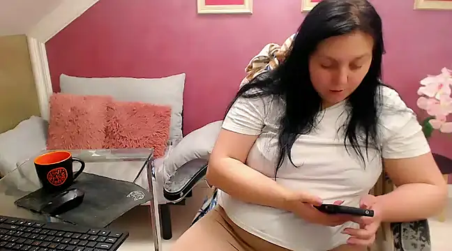 Snapshot of Wetandnaughtyxx chatting on February 18, 11:11 am Wetandnaughtyxx online show from February 18, 11:11 am