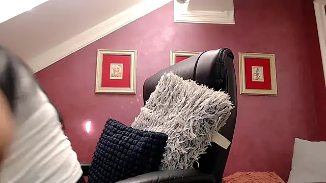 Snapshot of Wetandnaughtyxx chatting on September 16, 9:21 am Wetandnaughtyxx online show from September 16, 9:21 am