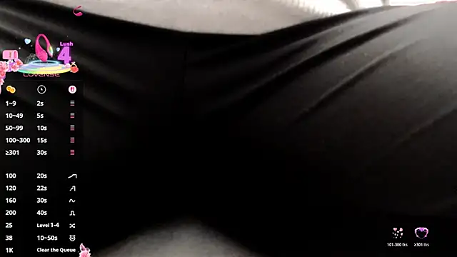 Snapshot of Wetandnaughtyxx chatting on October 21, 9:54 am Wetandnaughtyxx online show from October 21, 9:54 am