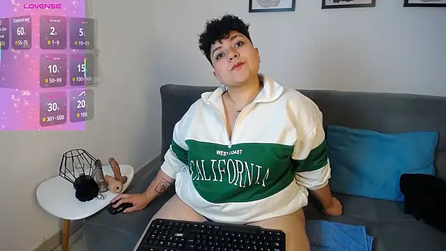 curly cam queen69 online show from September 19, 3:08 am