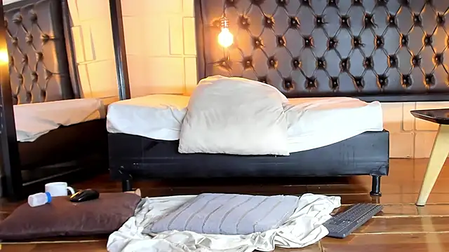 SamanthaMilann online show from February 19, 9:47 pm