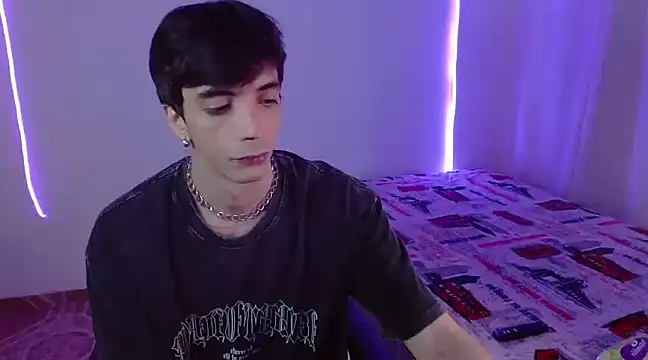 H3ll B0I online show from February 6, 5:03 am