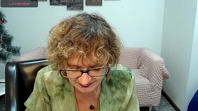 Snapshot of SexyGrandma_ chatting on February 2, 8:13 am SexyGrandma online show from February 2, 8:13 am