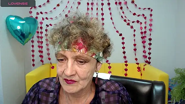Snapshot of SexyGrandma_ chatting on February 10, 3:53 pm SexyGrandma online show from February 10, 3:53 pm