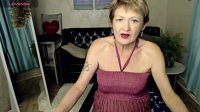 Snapshot of SexyGrandma_ chatting on October 17, 4:20 pm SexyGrandma online show from October 17, 4:20 pm