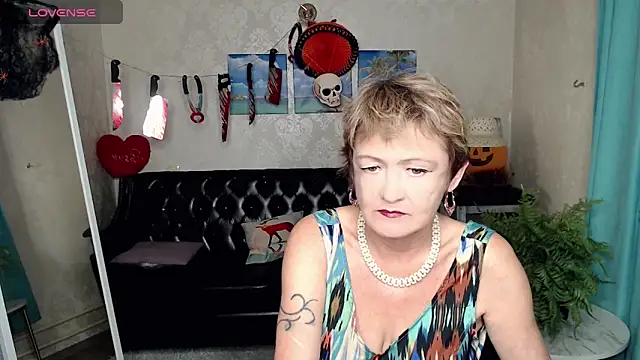 Snapshot of SexyGrandma_ chatting on October 23, 5:01 pm SexyGrandma online show from October 23, 5:01 pm