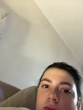 Snapshot of DearAlise chatting on October 30, 8:16 am DearAlise online show from October 30, 8:16 am