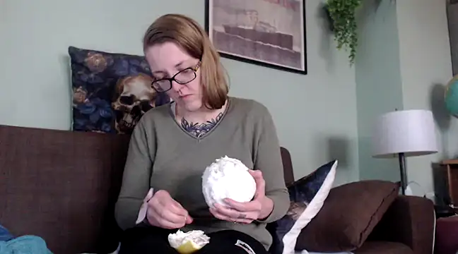 Snapshot of Astrid-Gilbert chatting on February 25, 11:19 am Astrid-Gilbert online show from February 25, 11:19 am