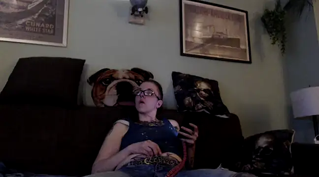 Snapshot of Astrid-Gilbert chatting on March 1, 6:11 pm Astrid-Gilbert online show from March 1, 6:11 pm