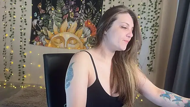 Snapshot of SweetyKatherine chatting on October 18, 6:37 am SweetyKatherine online show from October 18, 6:37 am