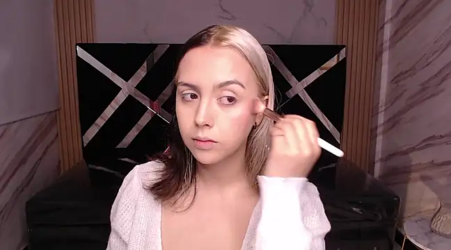 Snapshot of Hela_v chatting on March 10, 12:04 pm Hela v online show from March 10, 12:04 pm