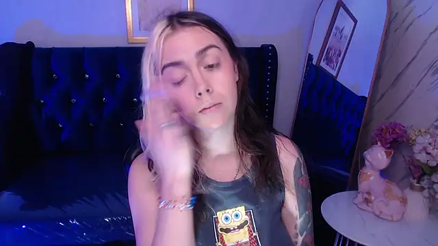 Snapshot of Hela_v chatting on November 5, 12:16 pm Hela v online show from November 5, 12:16 pm