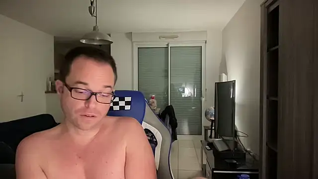 Funnyjul31 online show from February 2, 9:34 pm