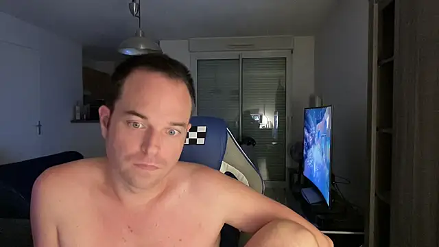 Funnyjul31 online show from February 7, 8:31 pm