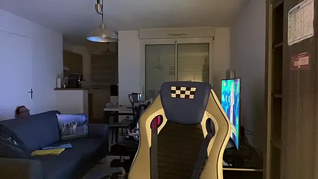 Funnyjul31 online show from March 21, 8:40 pm