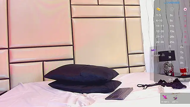 JulianaaHerrera online show from February 3, 2:45 pm