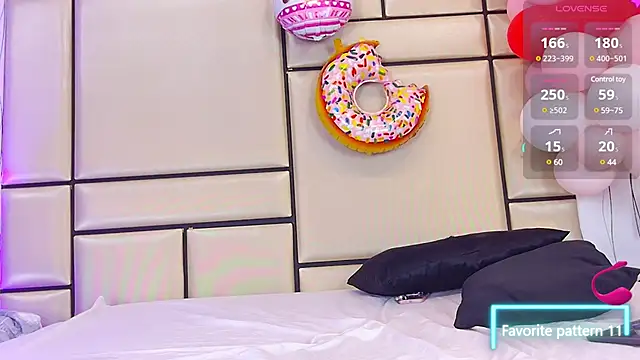 JulianaaHerrera online show from February 18, 2:27 pm