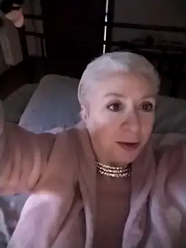 Snapshot of divinaerotica chatting on February 23, 2:57 pm divinaerotica online show from February 23, 2:57 pm