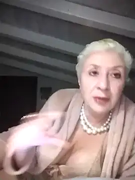 Snapshot of divinaerotica chatting on March 1, 6:21 pm divinaerotica online show from March 1, 6:21 pm