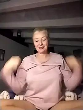 Snapshot of divinaerotica chatting on December 15, 6:01 pm divinaerotica online show from December 15, 6:01 pm