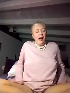 Snapshot of divinaerotica chatting on December 16, 8:58 pm divinaerotica online show from December 16, 8:58 pm