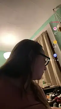 Snapshot of JuicyLuciee chatting on February 28, 12:54 am JuicyLuciee online show from February 28, 12:54 am