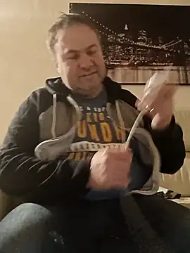 Snapshot of Pourleplasirs chatting on February 27, 2:10 am Pourleplasirs online show from February 27, 2:10 am