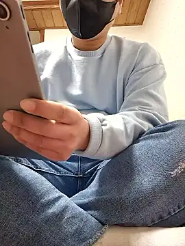 Tyyyggjju online show from December 22, 3:42 pm