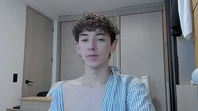 Snapshot of miketwink chatting on September 11, 9:37 pm miketwink online show from September 11, 9:37 pm