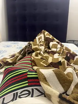 jhonnes  online show from March 13, 4:05 am