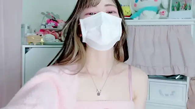 Snapshot of Megu-mimi chatting on March 10, 4:35 pm Megu-mimi online show from March 10, 4:35 pm