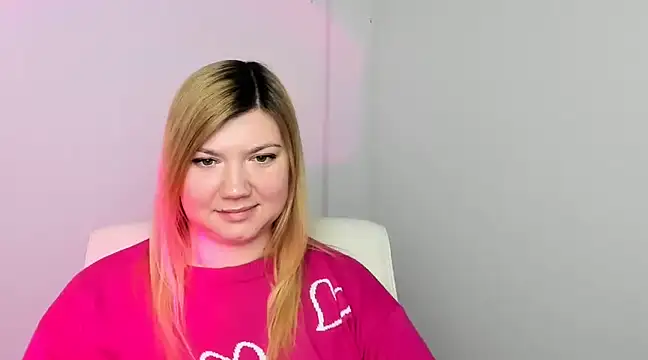 Snapshot of Lola_moree chatting on February 5, 3:31 pm Lola moree online show from February 5, 3:31 pm