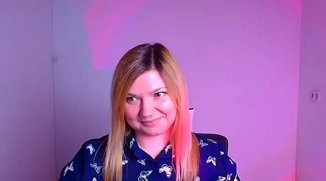 Snapshot of Lola_moree chatting on February 7, 3:30 pm Lola moree online show from February 7, 3:30 pm