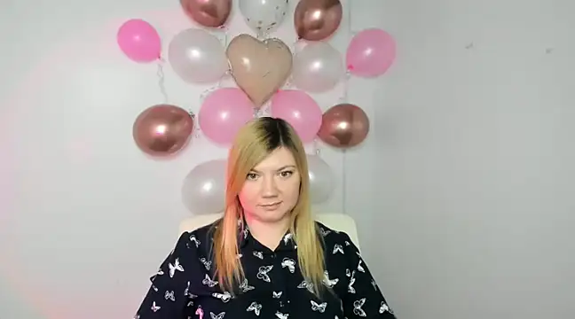 Snapshot of Lola_moree chatting on February 11, 3:40 pm Lola moree online show from February 11, 3:40 pm