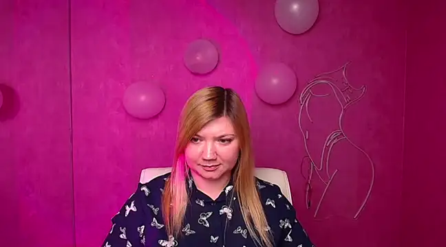 Snapshot of Lola_moree chatting on February 18, 3:32 pm Lola moree online show from February 18, 3:32 pm