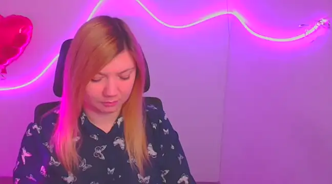 Snapshot of Lola_moree chatting on February 22, 6:39 am Lola moree online show from February 22, 6:39 am